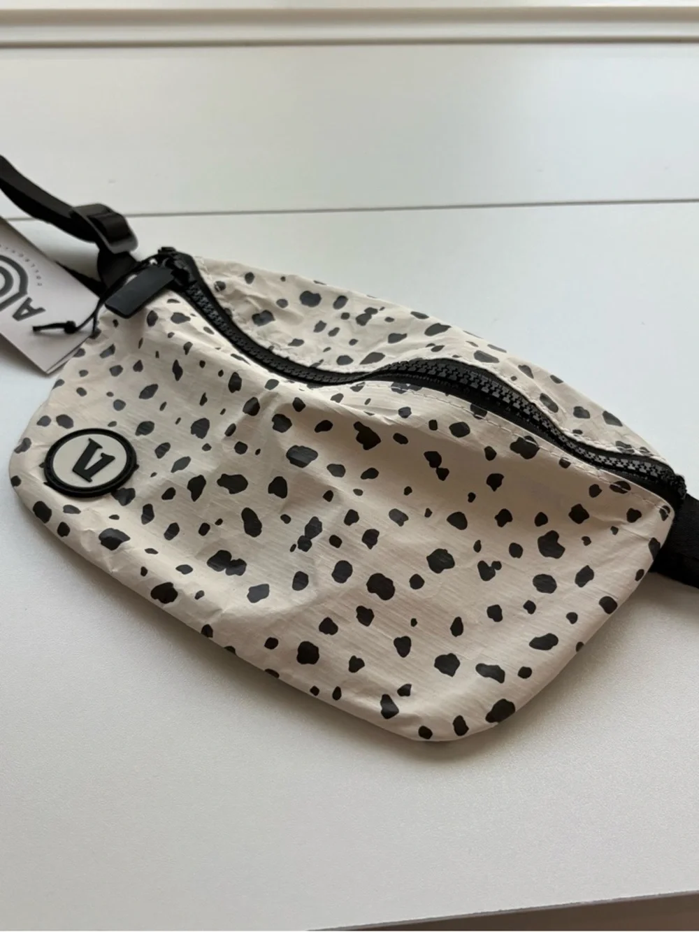 NWT VUORI ALOHA Mini Hip Pack Dune Dots Black and White belt bag - Picture 2 of 5